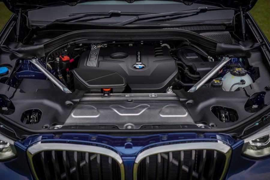 Моторный отсек BMW X3 xDrive30i M Sport (G08) 2018 года  (MY) (фото 11 из 14)